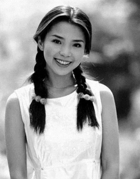 韩红年轻时照片曝光,她曾说自己是"校花",网友:现在相信了