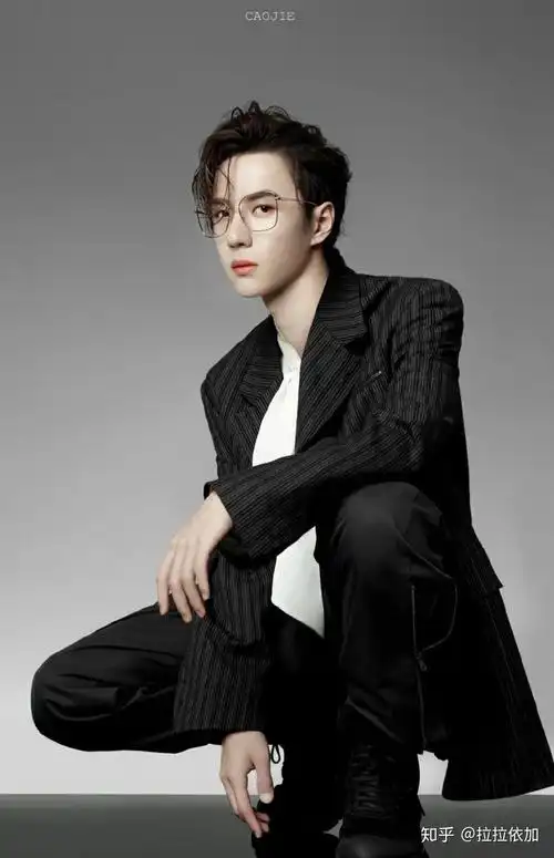 最近超喜欢王一博,大家有没有崽的帅气的图片一起分享下呀?