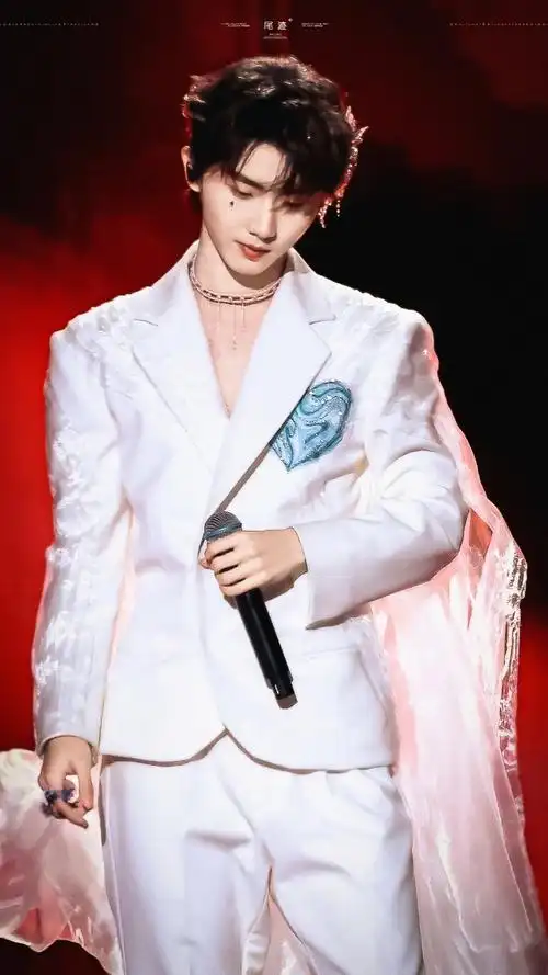 马嘉祺白西装飘纱##马嘉祺 蜚蜚