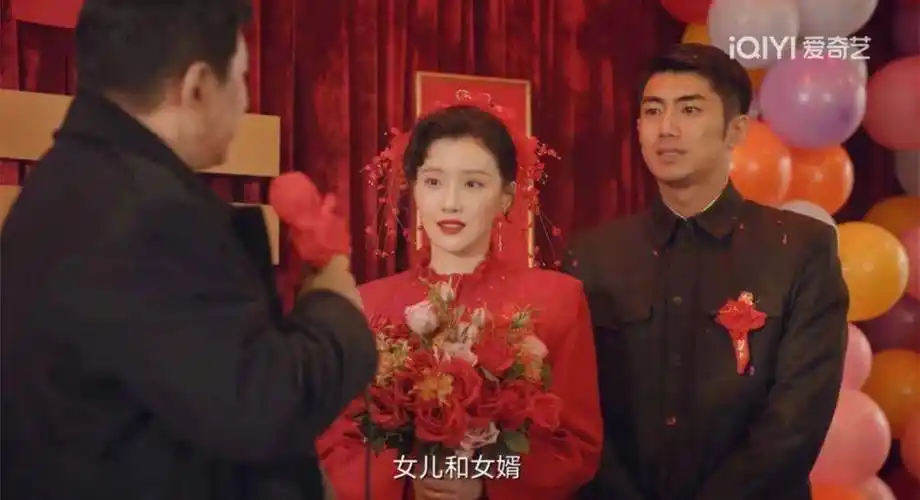 南来北往:金晨王鹤润汤梦佳穿新娘装谁更美?