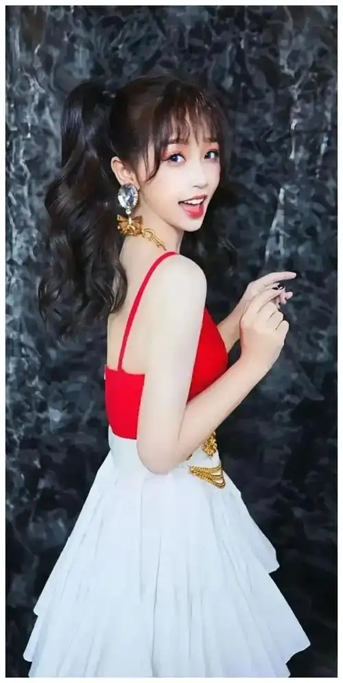 虞书欣大胆挑战性感小酥胸惊艳全场爆款之路开启新篇章