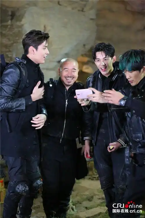 《奇楼》吴亦凡陈伟霆泥地撒欢"奇楼"兄弟情深