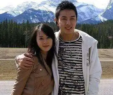 35岁戚薇谈亲人离世数次哽咽,被发现是老公的妹妹,去世时仅26岁