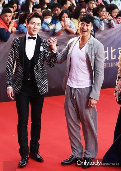 前些日子,何润东在北京电影节上的这身差点颠覆了我的人生观与世界观.