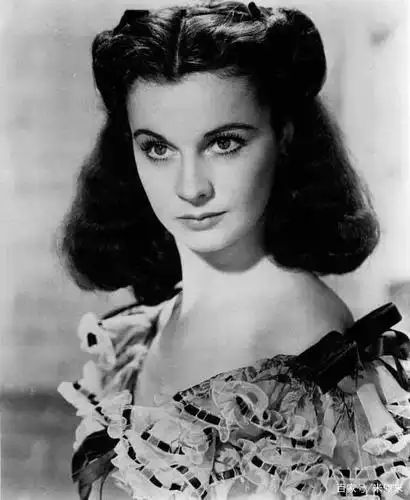 《飘》思嘉与媚兰:既是姑嫂,又是情敌,成长与和解从生孩子开始