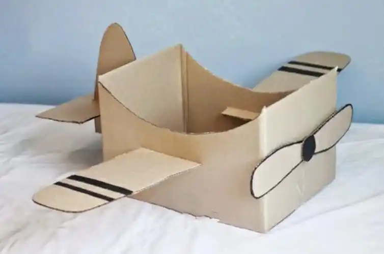 幼儿园手工——废纸箱做成大飞机,可以坐个小小驾驶员