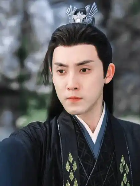 张睿仪态#相信看沉香如屑的大家每当张睿出场的时候,都会被他的姨态