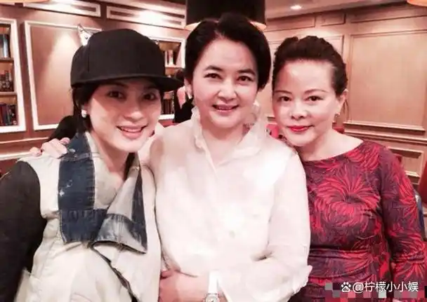 演艺圈30对明星冷门亲戚看似八竿子打不着实则是家人