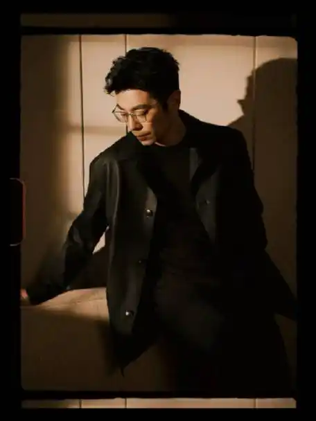 朱亚文眼镜造型