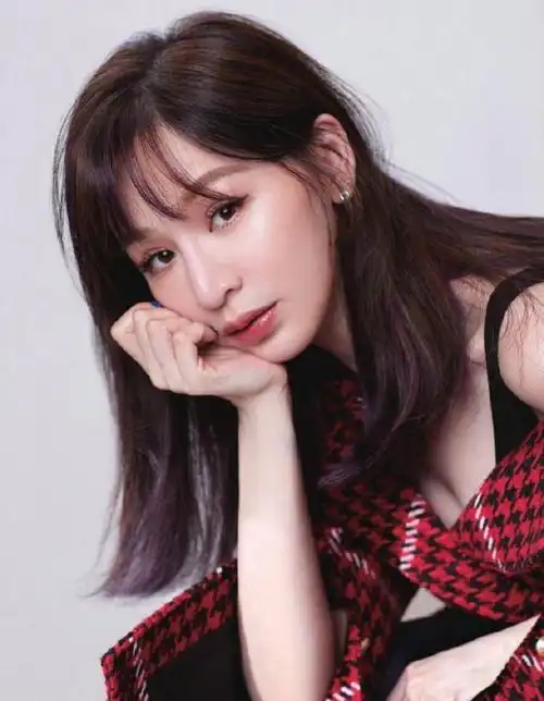 女网友们纷纷晒出自己老公看到王心凌的花痴样,吐槽跟自己结婚都没见