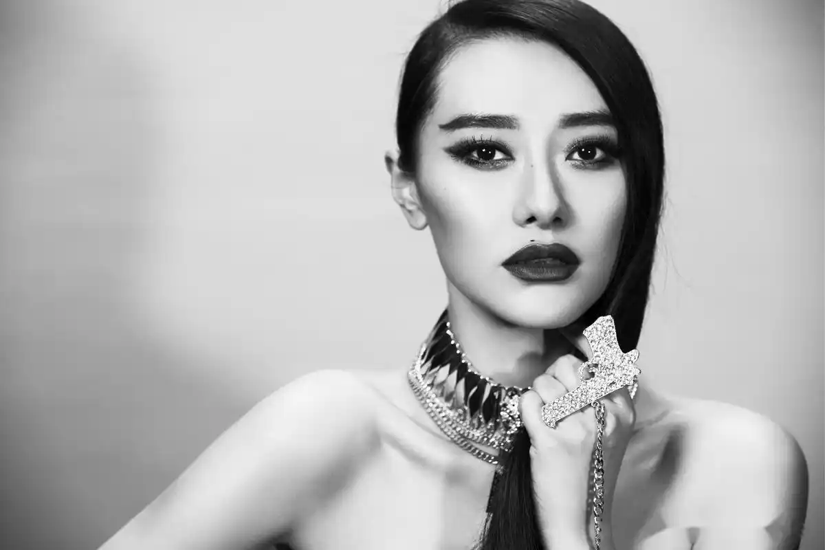 时到如今,接受音乐多元化的氛围越来越好了,乐坛也不再