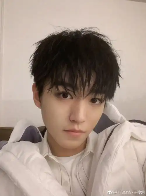 置顶王俊凯公开行程合集(待更新)    2024年:觊觎凯色  2023年:觊觎凯