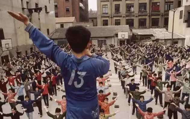 80年代老照片:图1台湾圆山大饭店,图5上海学校做广播体操的学生