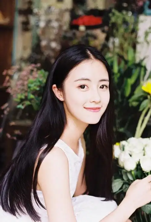 微笑的女生图片那灿烂的微笑便是人间最美