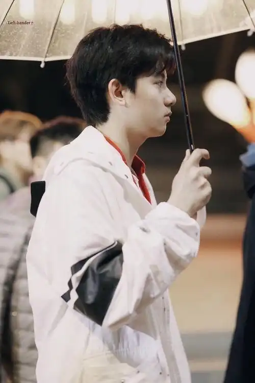 大帅哥胡先煦侧颜楼 他的睫毛山根鼻尖脸颊肉下颌线喉结99