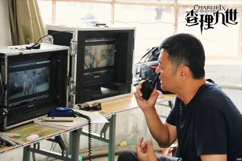 电影《查理九世》导演王竞指导现场拍摄