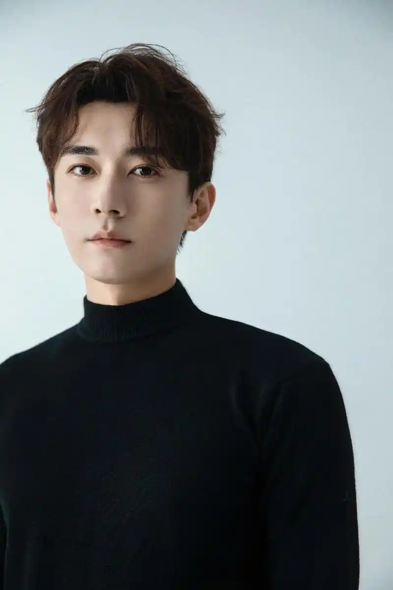 刘学义刘学义反季节穿搭,不知道是不是以前的存货.但是颜值还 - 抖音