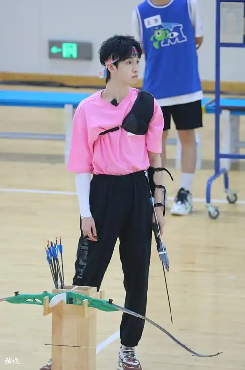 某位严姓小选手因过分可爱在射箭比赛中获得第一名05#严浩翔 音轨成