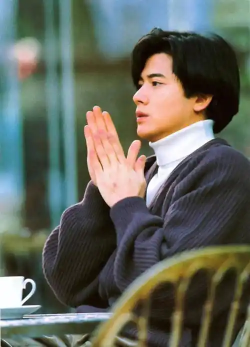 郭富城年轻时三七分配毛衣真帅,与妻子方媛压马路身高是"硬伤"