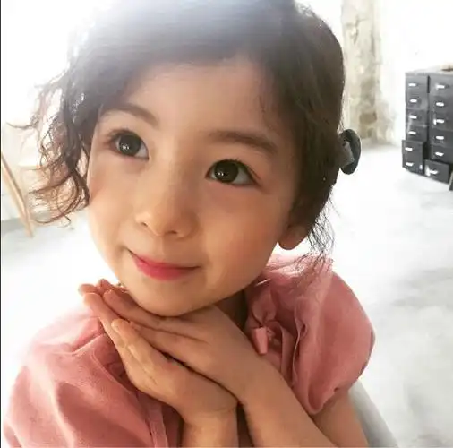 5岁混血小模特ellie激萌可爱走红网络 - 梅 - 梅的博客