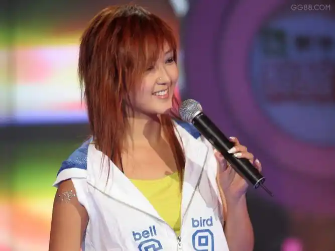 超级女生何洁精美壁纸