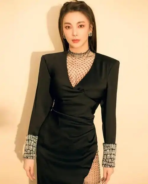 36岁张雨绮,傲人身材让人心动!