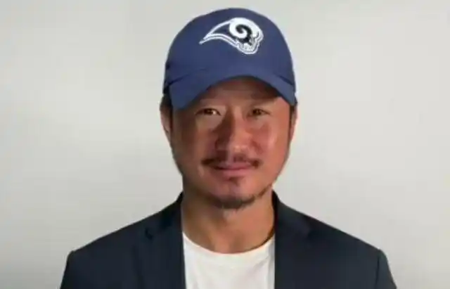 46岁吴京中年发福大肚腩和于谦比不落下风给肚子打码欲盖弥彰