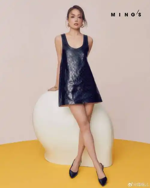 容祖儿再登杂志封面,秀白皙美背超性感,笑容甜美让人心动_显得_照片