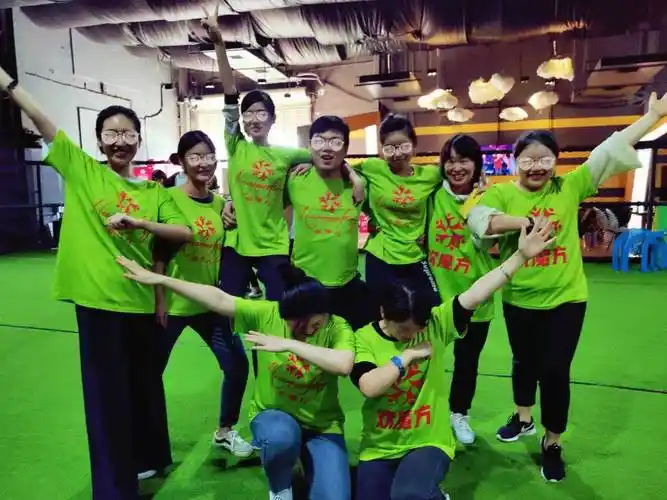 首页 校区活动组队环节   团建伊始,教练用数字抱团的方式,将大家分为