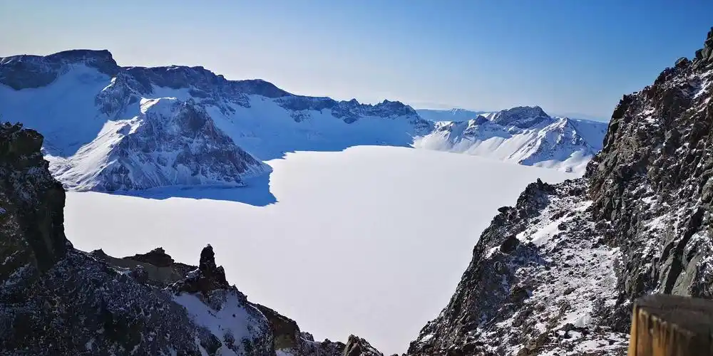 冬季的长白山天池(北坡)