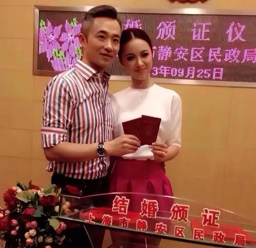 回顾程雷因患病满头白发与陈辰相恋7年42岁娶小18岁娇妻获幸福