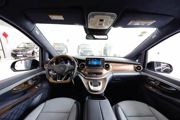 揭秘奔驰商务车内幕:除了豪华的外观内饰,买车要注意哪些问题?