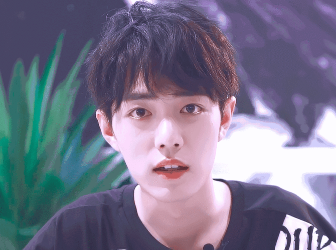 肖战的笑容,开心而温暖,是你喜欢的吗?