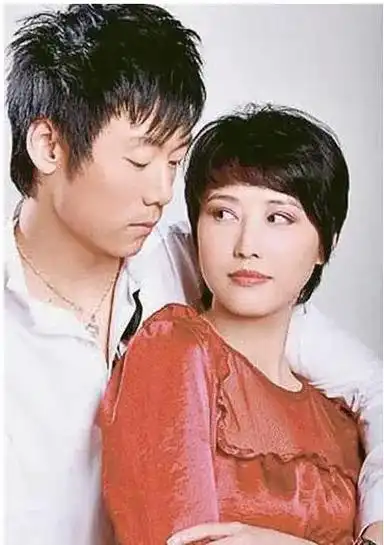 周海媚死因另有内幕,绯闻男友晒合影悼念,怒骂助理太无耻