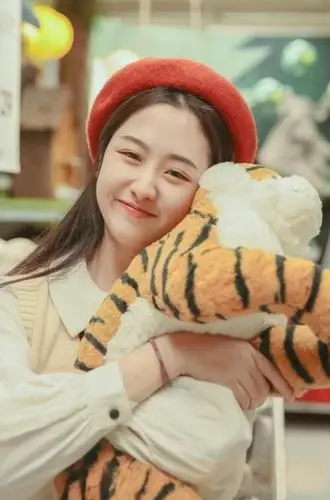 严智超,2000出生于浙江,2019年表演艺考生,爱好跳舞