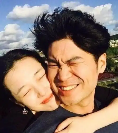 现在崔雪莉与崔子什么关系?