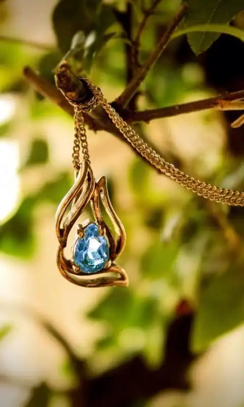 唯美的蓝宝石项链手机壁纸(1/1)