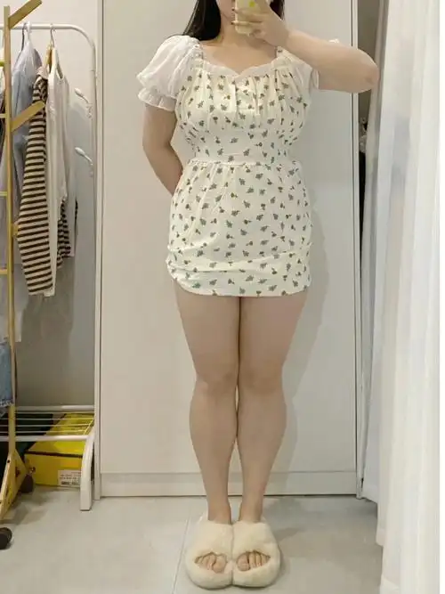 160高130斤挖到宝啦这套连衣裙显瘦吗