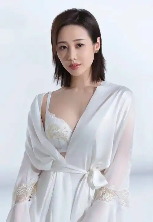 绝美性感女神李纯,自律绽放出自己最美的姿态!_角色_好身材_健身