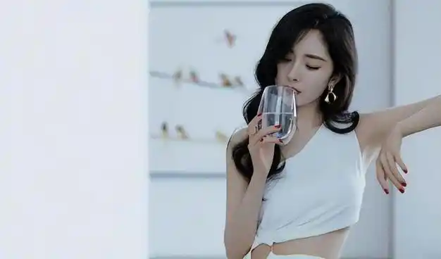 10年前杨幂有多吸引人她拍摄的百事可乐广告网友惊叹让我心软