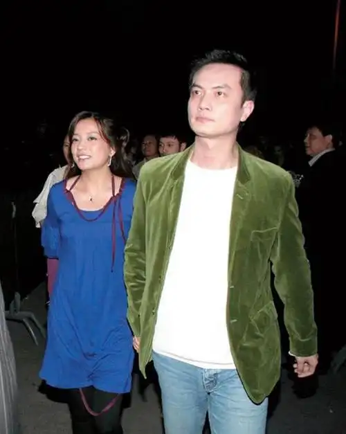 作为李泉唯一公开的恋情,曾经他与柯蓝也是郎才女貌,被大众看好.