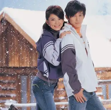 何炅李湘晒合影引回忆狂潮 盘点何炅李湘早年青涩合照