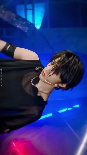 刘耀文《英雄》