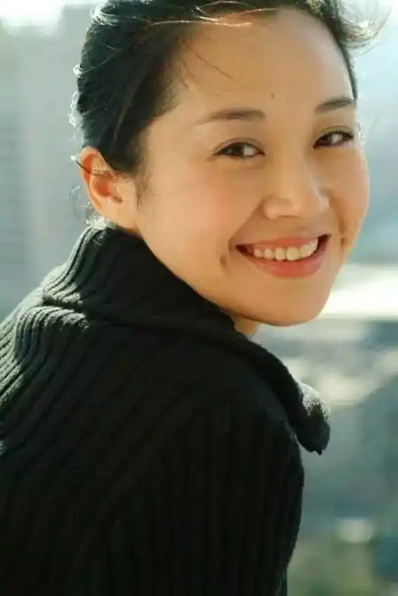 但是许晴却晒出了一组泳装照片实力打脸啊,素颜的她不仅颜值抗打单穿