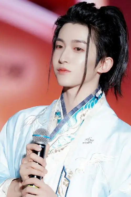 刘宇高马尾汉服造型