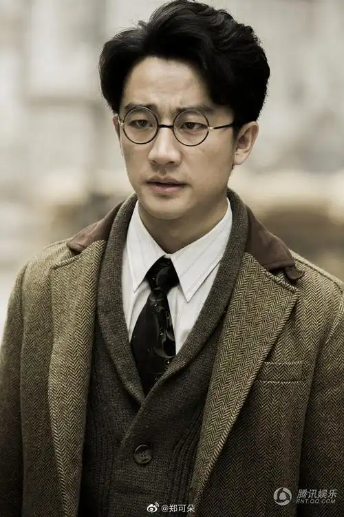 黄轩的在电影《1921》中所饰演的一大代表李达这,完美诠释了心怀理想