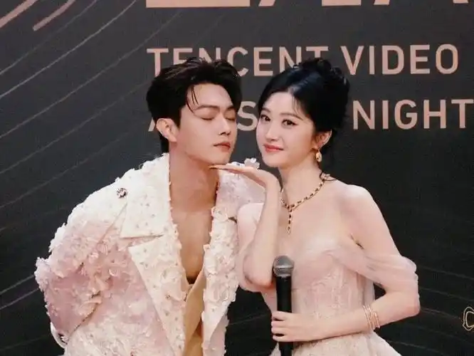 许凯景甜好甜##星光大赏红毯##腾讯视频星光大赏