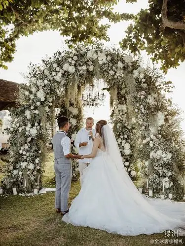 夏天和海边婚礼更配哦_高清图集_新浪网