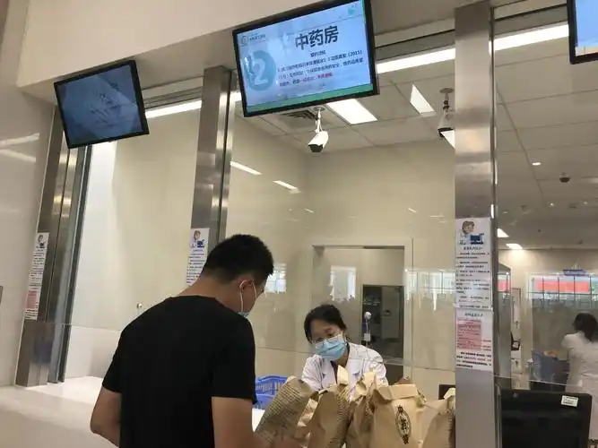 药学部中药房正式运行