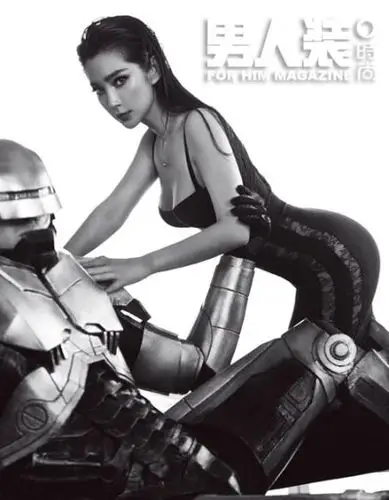 时隔8年,@李冰冰 再次登上《男人装》,拍摄十周年封面大刊.